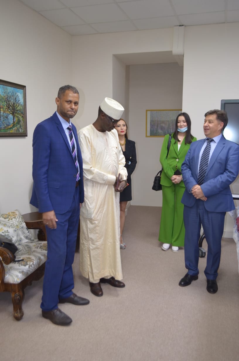 د. حسين جعفر عارف مع السيد ألكسندر أيغيستوف