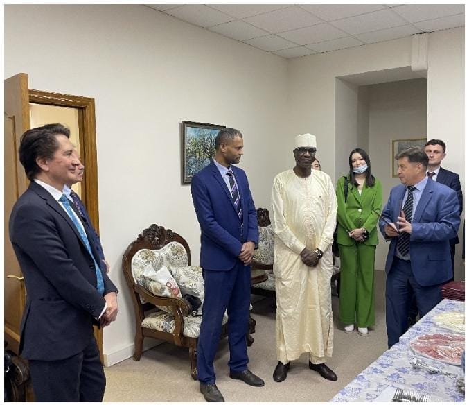 اجتماع مجلس الأمناء وممثلي السلك الدبلوماسي
